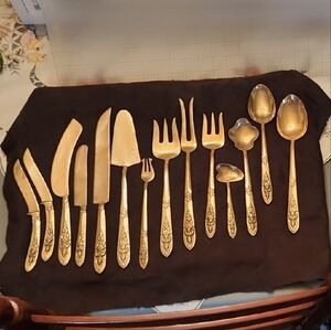 Elegant Gold Flatware Set